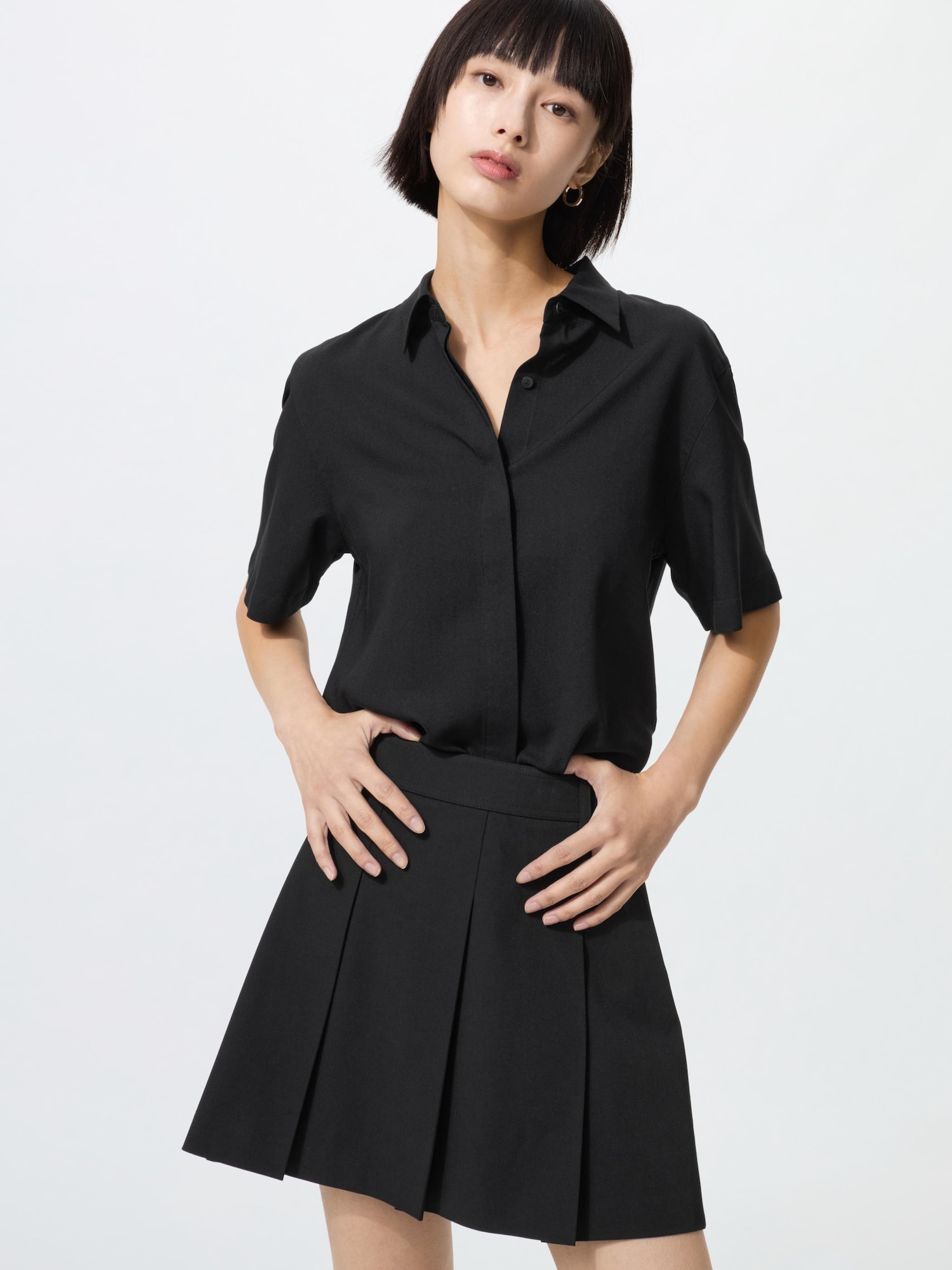 UNIQLO Women's Rayon Short Sleeve Blouse, Black, Small