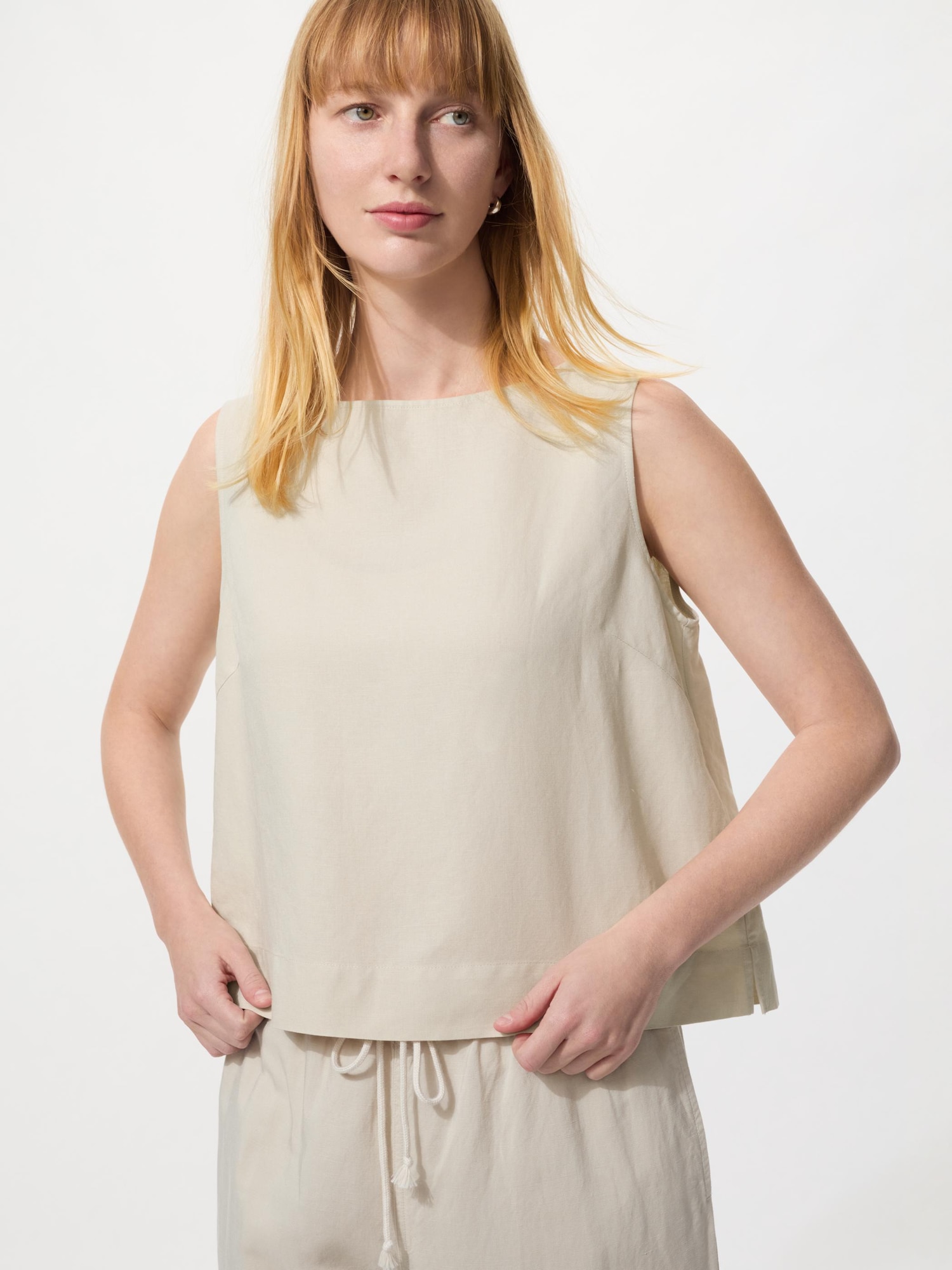 UNIQLO Women's Linen Blend Blouse Sleeveless, Natural
