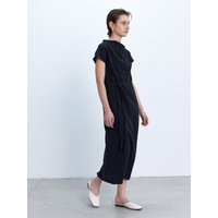 PLEATED LONG ONE-PIECE DRESS [BLACK]