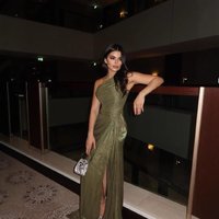 ​​Olive Green Crystal-Embellished Evening Gown With Pleated Ribbon Detailing Elegant Long Sleeveless Formal Dress For Weddings & Galas S-X​​
