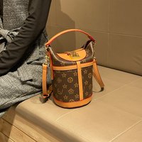 Light Luxury Brand Women's Crossbody Saddle New Fashion Large Capacity Small Handbag Bucket Bag