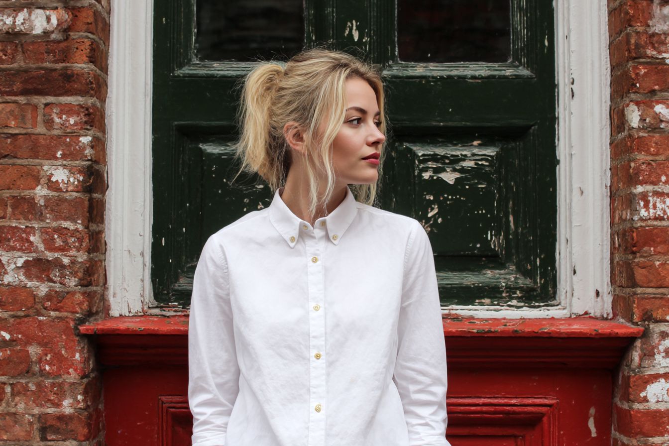 Oxford_Shirts_Under_30_The_Unexpected_Everyday_Piece.womens_f_9c24bfa7-1177-4e4f-80e0-4ab9d51d5502_1