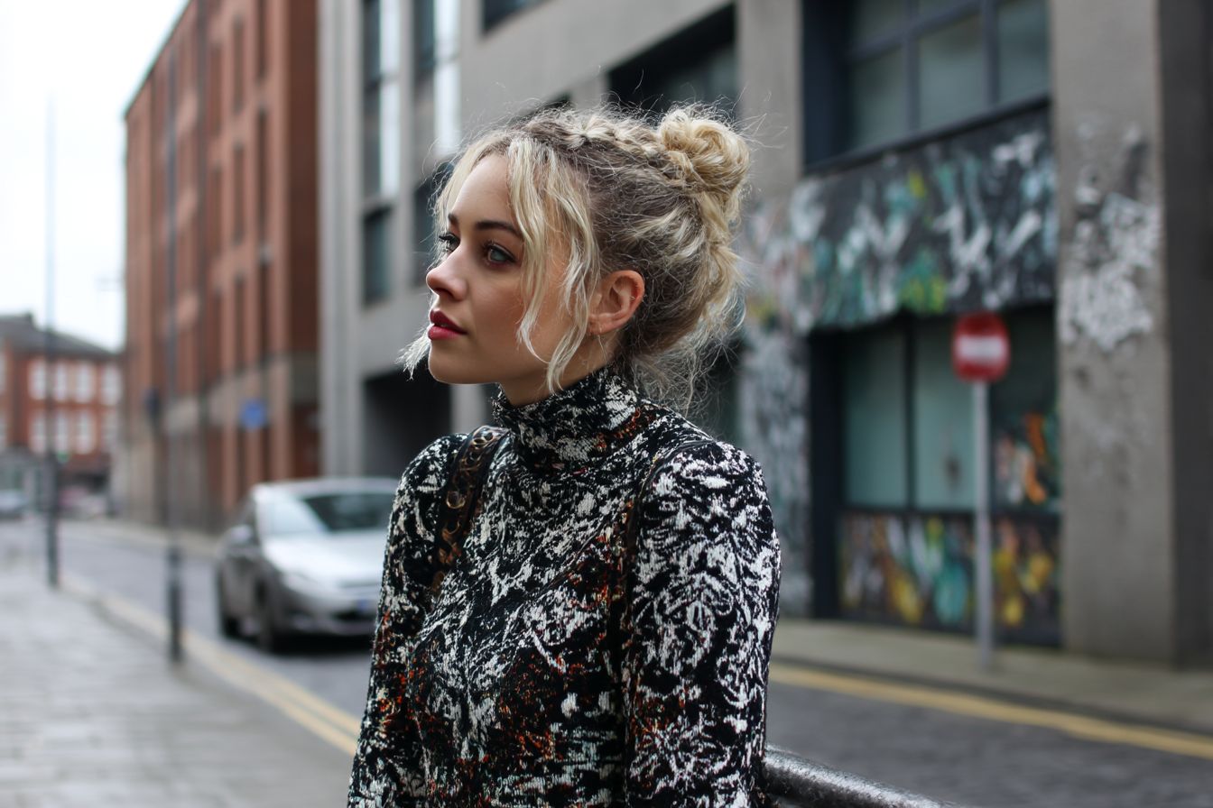 Turtlenecks_Under_30_Beyond_the_90s_Revival.womens_fashion_ar_00d688a0-b4d1-4e38-b592-b43f7634a799_1